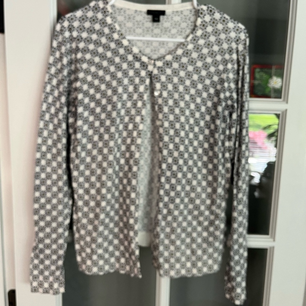Women's Black and White Patterned Sweater
